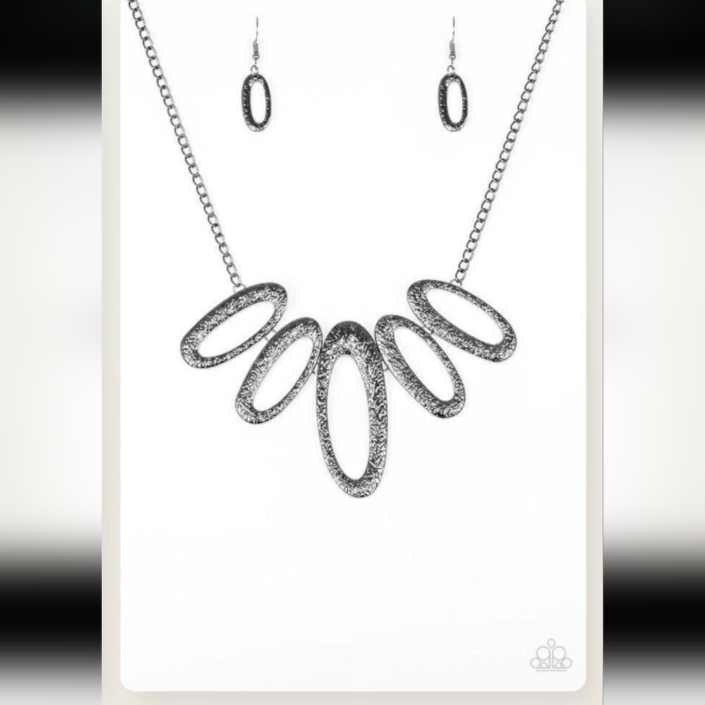 Paparazzi Textured Silver Oval Necklace Easy Tigress Black Gunmetal Fashion